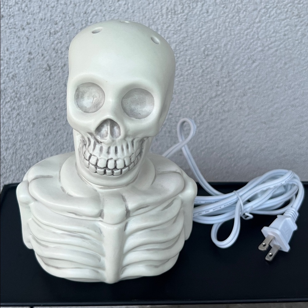 Scentsy Mr. Bones warmer. Glows in the dark!